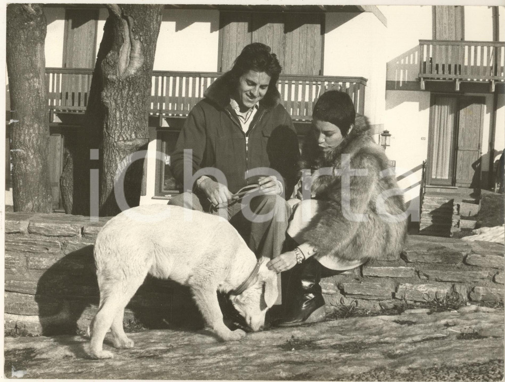 Fotografia d epoca originale 1975 ca COURMAYEUR I RICCHI E POVERI Angela BRAMBATI Marcello BROCHEREL Foto 10 1