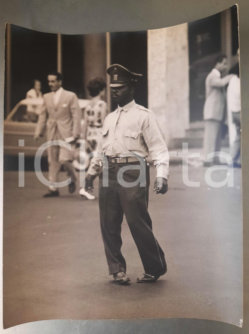 Fotografia d epoca originale 1970 ca COSTUME VENEZUELA Poliziotto Foto artistica 24x30 cm 1