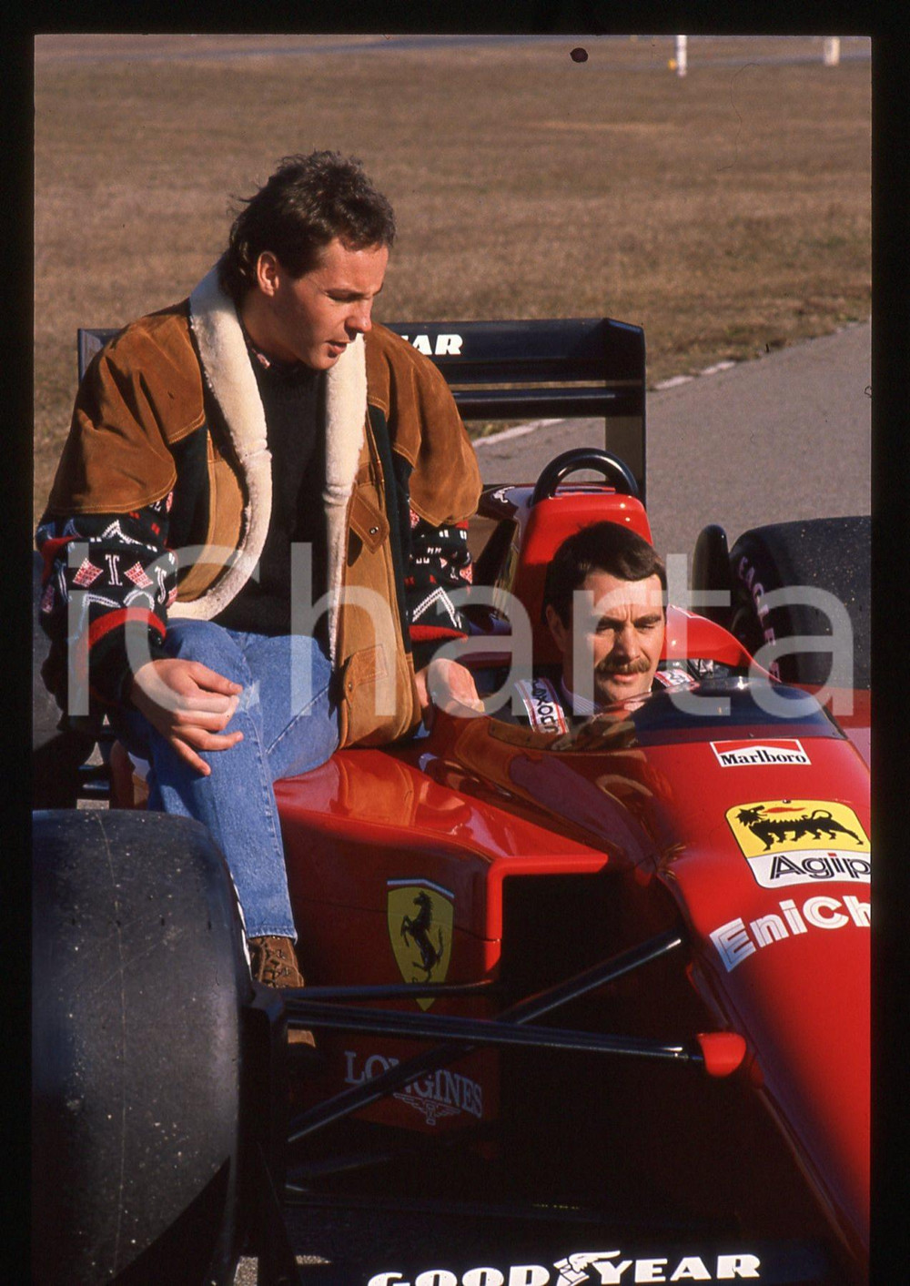 Gerhard BERGER Nigel MANSELL FERRARI 640 F1 FIORANO 1989 35 mm vintage slide 35 Diapositiva d'epoca, in formato 35 mm.CONDIZIONI: GOODE' severamente vietata la riproduzione. Tutti i diritti sono riservati.ICharta mette in vendita, sul negozio eBay e in esclusiva sul sito "icharta" il proprio archivio composto da numerose diapositive e negativi fotografici d'epoca, tutti originali e autentici, che attraversano la storia del costume italiano tra gli la fine degli anni Sessanta e Novanta.Si tratta di uno sguardo inedito sull'attualità, la politica, la vita quotidiana, il gossip e la cultura, che fotografa il cambiamento della nazione in quest'ultimo scorcio del XX secolo. Un'occasione unica per il mercato del collezionismo, che vede finalmente disponibile un archivio eccezionale per vastità, tematiche e condizioni, in un settore (il negativo fotografico e la diapositiva) di assoluta novità e dalle interessanti prospettive di investimento.  GOOD/buono   originale e autentica 1