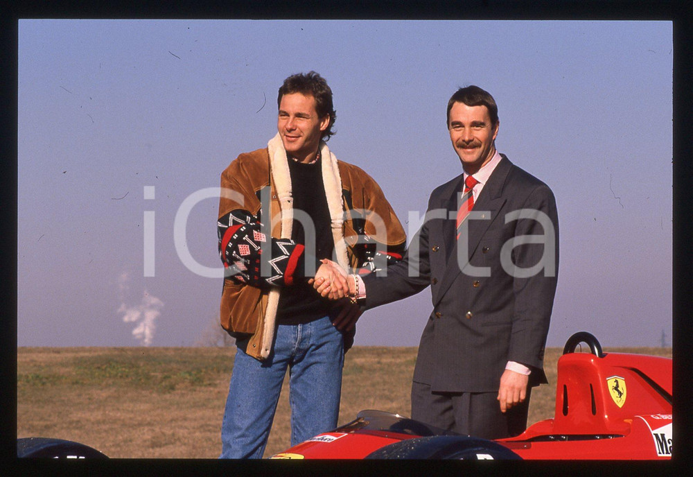 Gerhard BERGER Nigel MANSELL FERRARI 640 F1 FIORANO 1989 35 mm vintage slide 38 Diapositiva d'epoca, in formato 35 mm.CONDIZIONI: GOODE' severamente vietata la riproduzione. Tutti i diritti sono riservati.ICharta mette in vendita, sul negozio eBay e in esclusiva sul sito "icharta" il proprio archivio composto da numerose diapositive e negativi fotografici d'epoca, tutti originali e autentici, che attraversano la storia del costume italiano tra gli la fine degli anni Sessanta e Novanta.Si tratta di uno sguardo inedito sull'attualità, la politica, la vita quotidiana, il gossip e la cultura, che fotografa il cambiamento della nazione in quest'ultimo scorcio del XX secolo. Un'occasione unica per il mercato del collezionismo, che vede finalmente disponibile un archivio eccezionale per vastità, tematiche e condizioni, in un settore (il negativo fotografico e la diapositiva) di assoluta novità e dalle interessanti prospettive di investimento.  GOOD/buono   originale e autentica 1