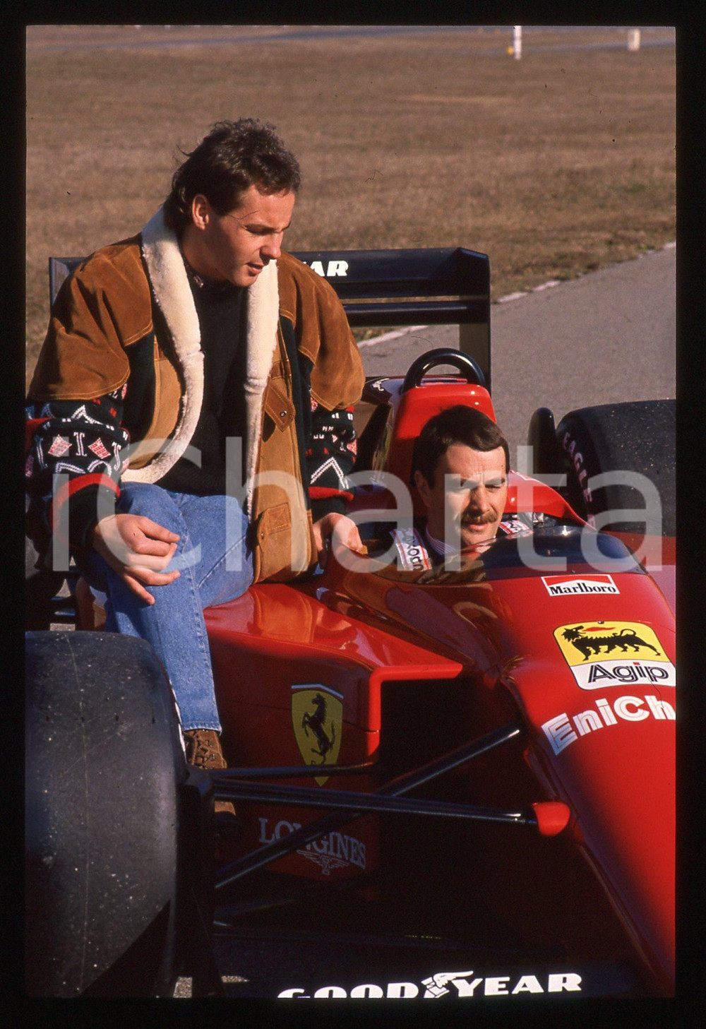 Gerhard BERGER Nigel MANSELL FERRARI 640 F1 FIORANO 1989 35 mm vintage slide 40 Diapositiva d'epoca, in formato 35 mm.CONDIZIONI: GOODE' severamente vietata la riproduzione. Tutti i diritti sono riservati.ICharta mette in vendita, sul negozio eBay e in esclusiva sul sito "icharta" il proprio archivio composto da numerose diapositive e negativi fotografici d'epoca, tutti originali e autentici, che attraversano la storia del costume italiano tra gli la fine degli anni Sessanta e Novanta.Si tratta di uno sguardo inedito sull'attualità, la politica, la vita quotidiana, il gossip e la cultura, che fotografa il cambiamento della nazione in quest'ultimo scorcio del XX secolo. Un'occasione unica per il mercato del collezionismo, che vede finalmente disponibile un archivio eccezionale per vastità, tematiche e condizioni, in un settore (il negativo fotografico e la diapositiva) di assoluta novità e dalle interessanti prospettive di investimento.  GOOD/buono   originale e autentica 1