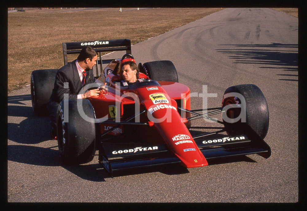 Gerhard BERGER Nigel MANSELL FERRARI 640 F1 FIORANO 1989 35 mm vintage slide 41 Diapositiva d'epoca, in formato 35 mm.CONDIZIONI: GOODE' severamente vietata la riproduzione. Tutti i diritti sono riservati.ICharta mette in vendita, sul negozio eBay e in esclusiva sul sito "icharta" il proprio archivio composto da numerose diapositive e negativi fotografici d'epoca, tutti originali e autentici, che attraversano la storia del costume italiano tra gli la fine degli anni Sessanta e Novanta.Si tratta di uno sguardo inedito sull'attualità, la politica, la vita quotidiana, il gossip e la cultura, che fotografa il cambiamento della nazione in quest'ultimo scorcio del XX secolo. Un'occasione unica per il mercato del collezionismo, che vede finalmente disponibile un archivio eccezionale per vastità, tematiche e condizioni, in un settore (il negativo fotografico e la diapositiva) di assoluta novità e dalle interessanti prospettive di investimento.  GOOD/buono   originale e autentica 1