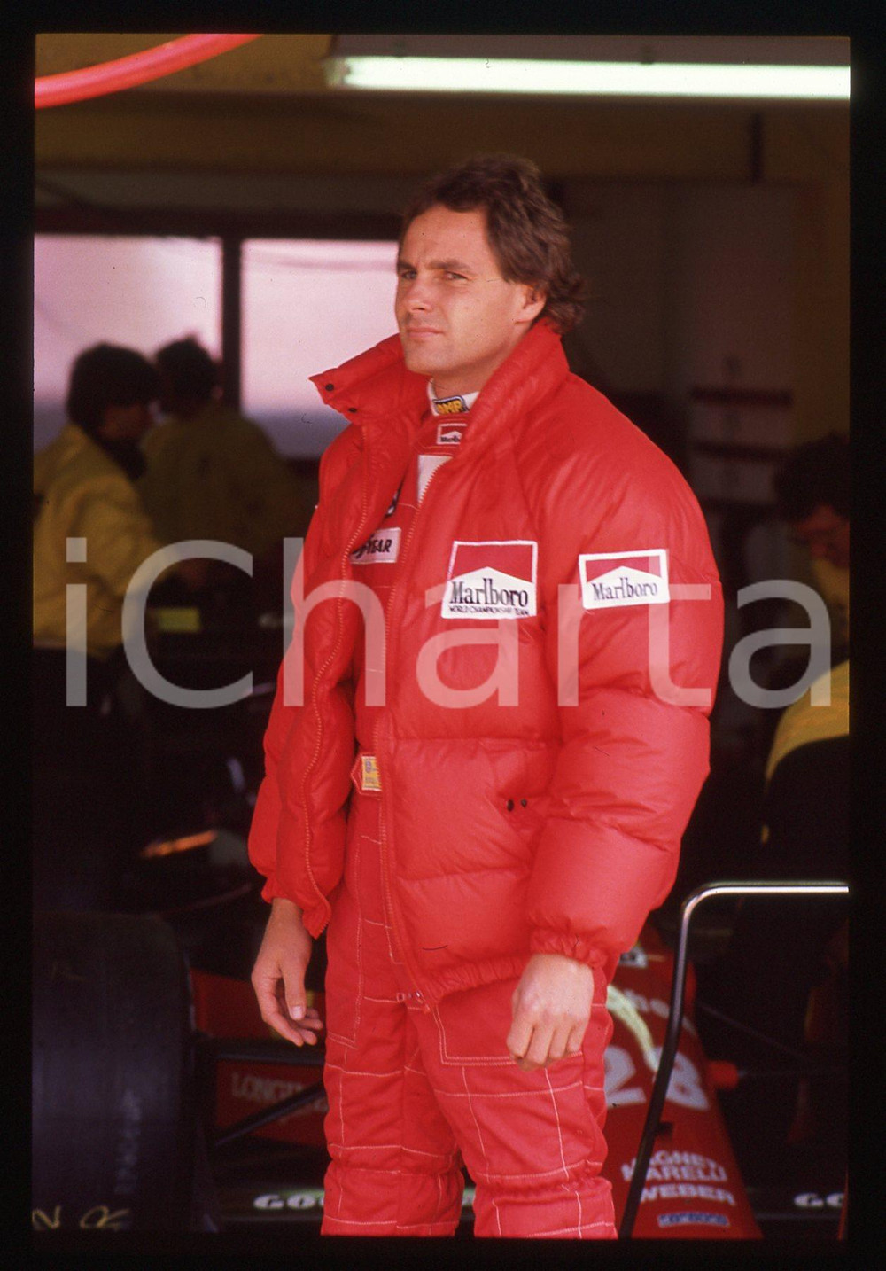 Gerhard BERGER - F1 Pilota scuderia FERRARI - 1995 ca 35 mm vintage slide 170 Diapositiva d'epoca, in formato 35 mm.CONDIZIONI: GOODE' severamente vietata la riproduzione. Tutti i diritti sono riservati.ICharta mette in vendita, sul negozio eBay e in esclusiva sul sito "icharta" il proprio archivio composto da numerose diapositive e negativi fotografici d'epoca, tutti originali e autentici, che attraversano la storia del costume italiano tra gli la fine degli anni Sessanta e Novanta.Si tratta di uno sguardo inedito sull'attualità, la politica, la vita quotidiana, il gossip e la cultura, che fotografa il cambiamento della nazione in quest'ultimo scorcio del XX secolo. Un'occasione unica per il mercato del collezionismo, che vede finalmente disponibile un archivio eccezionale per vastità, tematiche e condizioni, in un settore (il negativo fotografico e la diapositiva) di assoluta novità e dalle interessanti prospettive di investimento.  GOOD/buono   originale e autentica 1