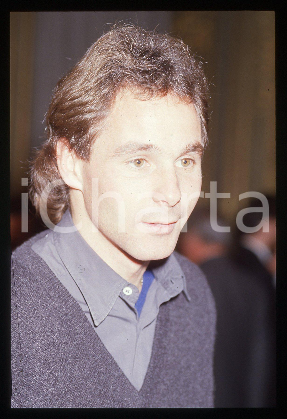 Gerhard BERGER - F1 Pilota scuderia FERRARI - 1995 ca 35 mm vintage slide 173 Diapositiva d'epoca, in formato 35 mm.CONDIZIONI: GOODE' severamente vietata la riproduzione. Tutti i diritti sono riservati. ICharta mette in vendita, sul negozio eBay e in esclusiva sul sito "icharta" il proprio archivio composto da numerose diapositive e negativi fotografici d'epoca, tutti originali e autentici, che attraversano la storia del costume italiano tra gli la fine degli anni Sessanta e Novanta.Si tratta di uno sguardo inedito sull'attualità, la politica, la vita quotidiana, il gossip e la cultura, che fotografa il cambiamento della nazione in quest'ultimo scorcio del XX secolo. Un'occasione unica per il mercato del collezionismo, che vede finalmente disponibile un archivio eccezionale per vastità, tematiche e condizioni, in un settore (il negativo fotografico e la diapositiva) di assoluta novità e dalle interessanti prospettive di investimento.  GOOD/buono   originale e autentica 1