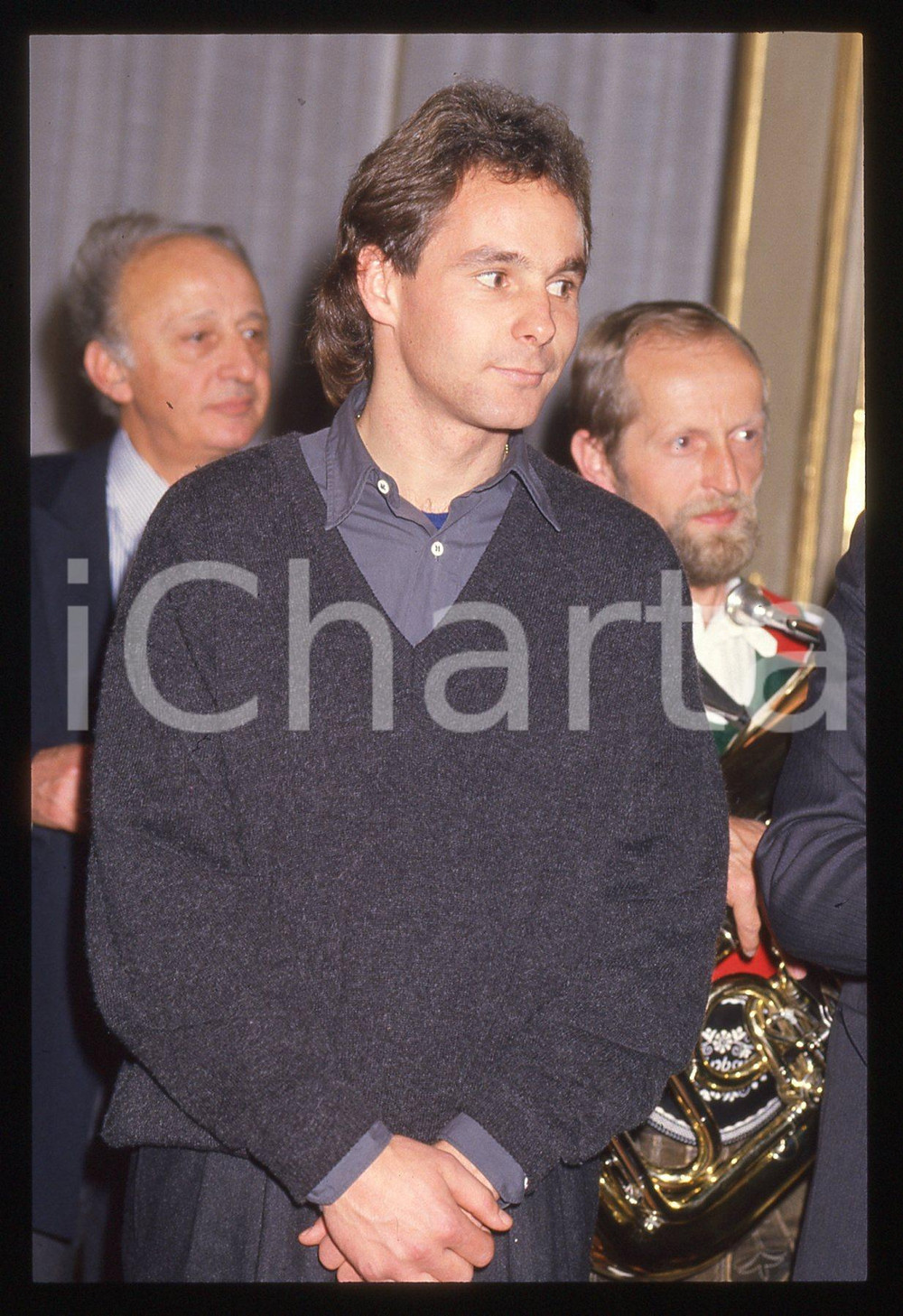 Gerhard BERGER - F1 Pilota scuderia FERRARI - 1995 ca 35 mm vintage slide 176 Diapositiva d'epoca, in formato 35 mm.CONDIZIONI: GOODE' severamente vietata la riproduzione. Tutti i diritti sono riservati.ICharta mette in vendita, sul negozio eBay e in esclusiva sul sito "icharta" il proprio archivio composto da numerose diapositive e negativi fotografici d'epoca, tutti originali e autentici, che attraversano la storia del costume italiano tra gli la fine degli anni Sessanta e Novanta.Si tratta di uno sguardo inedito sull'attualità, la politica, la vita quotidiana, il gossip e la cultura, che fotografa il cambiamento della nazione in quest'ultimo scorcio del XX secolo. Un'occasione unica per il mercato del collezionismo, che vede finalmente disponibile un archivio eccezionale per vastità, tematiche e condizioni, in un settore (il negativo fotografico e la diapositiva) di assoluta novità e dalle interessanti prospettive di investimento.  GOOD/buono   originale e autentica 1