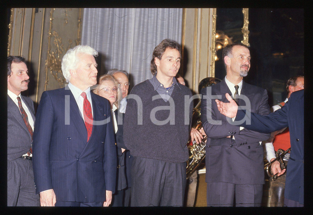 Gerhard BERGER - F1 Pilota scuderia FERRARI - 1995 ca 35 mm vintage slide 177 Diapositiva d'epoca, in formato 35 mm.CONDIZIONI: GOODE' severamente vietata la riproduzione. Tutti i diritti sono riservati.ICharta mette in vendita, sul negozio eBay e in esclusiva sul sito "icharta" il proprio archivio composto da numerose diapositive e negativi fotografici d'epoca, tutti originali e autentici, che attraversano la storia del costume italiano tra gli la fine degli anni Sessanta e Novanta.Si tratta di uno sguardo inedito sull'attualità, la politica, la vita quotidiana, il gossip e la cultura, che fotografa il cambiamento della nazione in quest'ultimo scorcio del XX secolo. Un'occasione unica per il mercato del collezionismo, che vede finalmente disponibile un archivio eccezionale per vastità, tematiche e condizioni, in un settore (il negativo fotografico e la diapositiva) di assoluta novità e dalle interessanti prospettive di investimento.  GOOD/buono   originale e autentica 1