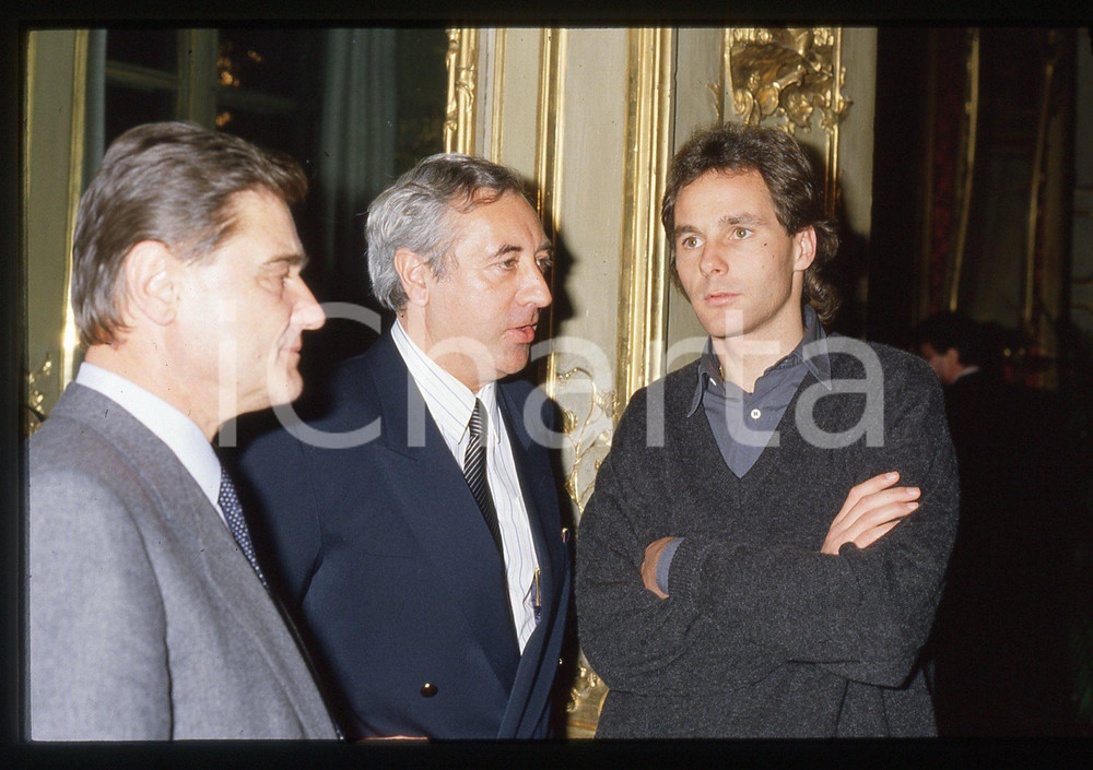 Gerhard BERGER - F1 Pilota scuderia FERRARI - 1995 ca 35 mm vintage slide 181 Diapositiva d'epoca, in formato 35 mm.CONDIZIONI: GOODE' severamente vietata la riproduzione. Tutti i diritti sono riservati.ICharta mette in vendita, sul negozio eBay e in esclusiva sul sito "icharta" il proprio archivio composto da numerose diapositive e negativi fotografici d'epoca, tutti originali e autentici, che attraversano la storia del costume italiano tra gli la fine degli anni Sessanta e Novanta.Si tratta di uno sguardo inedito sull'attualità, la politica, la vita quotidiana, il gossip e la cultura, che fotografa il cambiamento della nazione in quest'ultimo scorcio del XX secolo. Un'occasione unica per il mercato del collezionismo, che vede finalmente disponibile un archivio eccezionale per vastità, tematiche e condizioni, in un settore (il negativo fotografico e la diapositiva) di assoluta novità e dalle interessanti prospettive di investimento.  GOOD/buono   originale e autentica 1