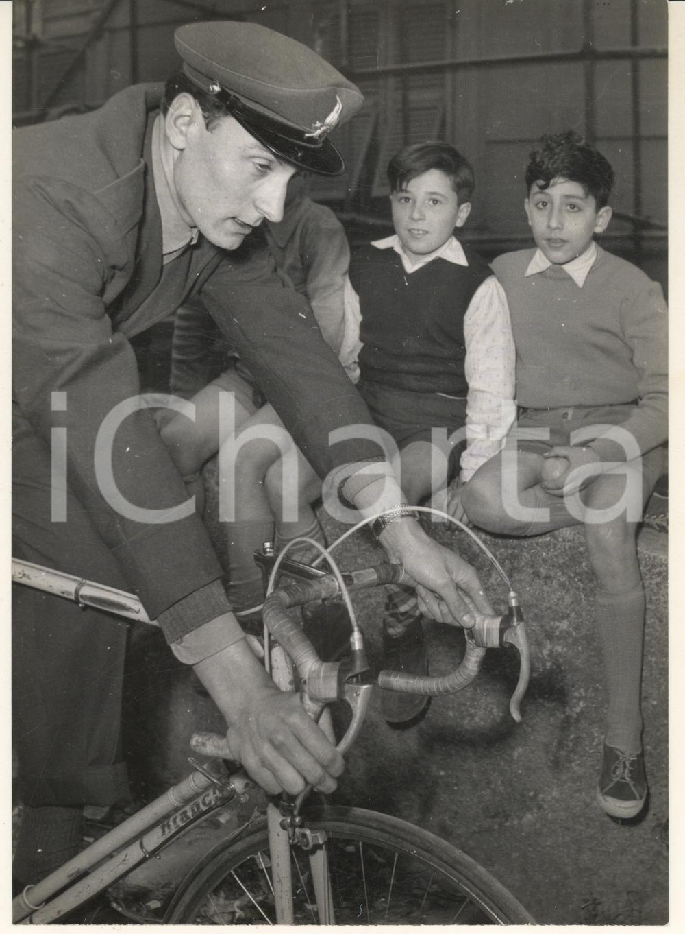 Fotografia d epoca originale 1956 CICLISMO Mino DE ROSSI  Vigile del fuoco  Allenamento con bambini Foto 3 1