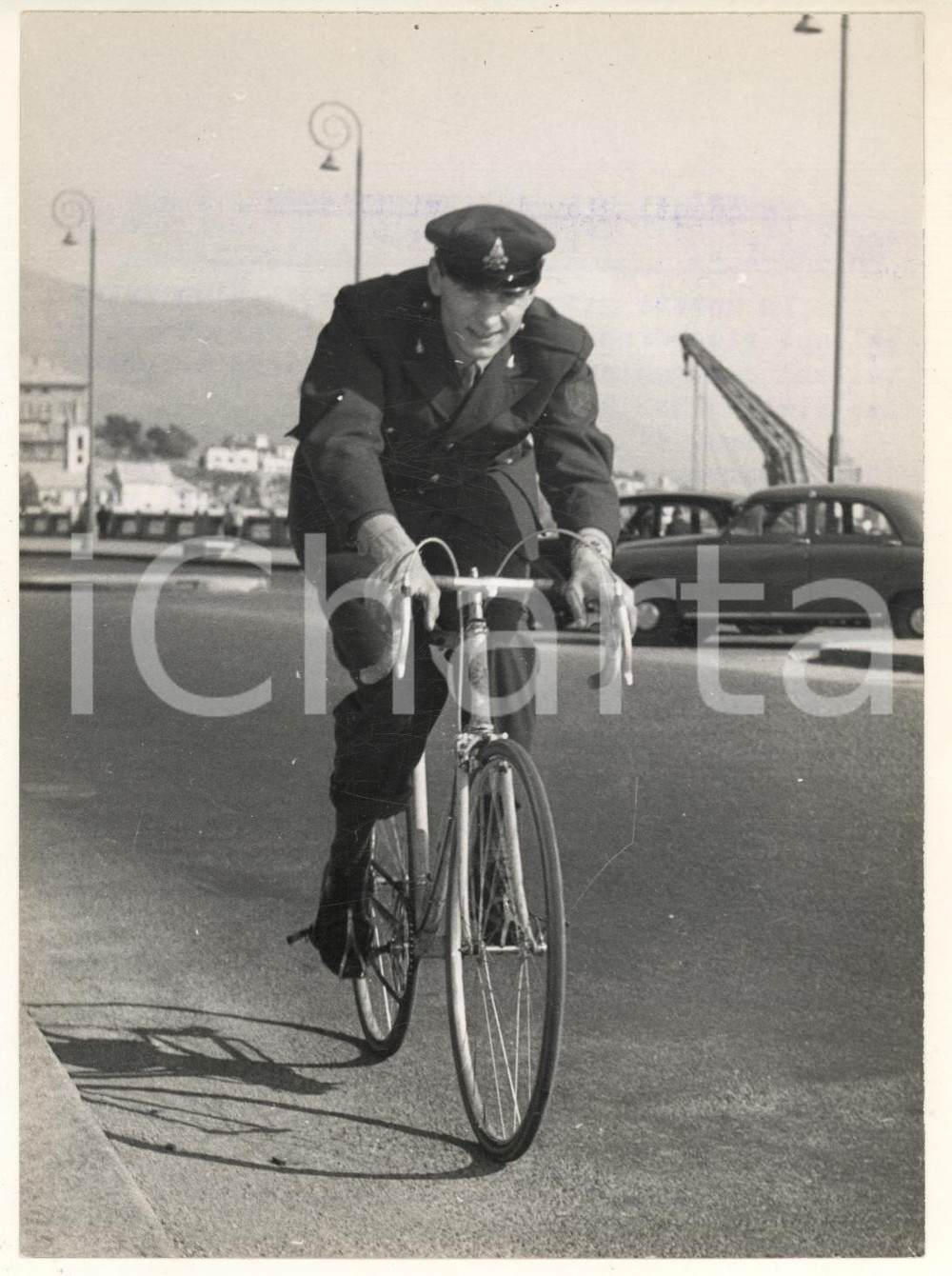 Fotografia d epoca originale 1956 CICLISMO Mino DE ROSSI  Vigile del fuoco  Allenamento al porto Foto 2 1