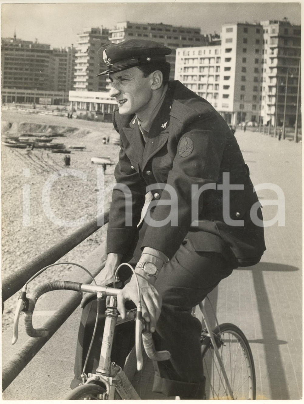 Fotografia d epoca originale 1956 CICLISMO Mino DE ROSSI  Vigile del fuoco  Allenamento al mare Foto 1