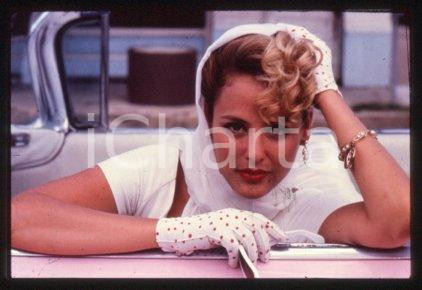 Virginia MADSEN - CINEMA "THE HOT SPOT" Actress 1990 * 35 mm vintage slide 11  Diapositiva d'epoca, in formato 35 mm.CONDIZIONI: GOODE' severamente vietata la riproduzione. Tutti i diritti sono riservati.Nella diapositiva ICharta mette in vendita, sul negozio eBay e in esclusiva sul sito "icharta" il proprio archivio composto da numerose diapositive e negativi fotografici d'epoca, tutti originali e autentici, che attraversano la storia del costume italiano tra gli la fine degli anni Sessanta e Novanta.Si tratta di uno sguardo inedito sull'attualit&agrave;, la politica, la vita quotidiana, il gossip e la cultura, che fotografa il cambiamento della nazione in quest'ultimo scorcio del XX secolo. Un'occasione unica per il mercato del collezionismo, che vede finalmente disponibile un archivio eccezionale per vastit&agrave;, tematiche e condizioni, in un settore (il negativo fotografico e la diapositiva) di assoluta novit&agrave; e dalle interessanti prospettive di investimento.  FAIR/discreto   originale e autentica 1