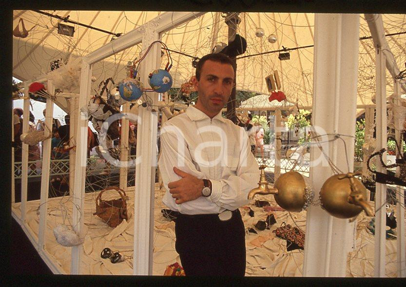 Fotografia d epoca originale Samuele MAZZA Mostra dei reggiseni 1990 ca  35mm vintage slide 10 1