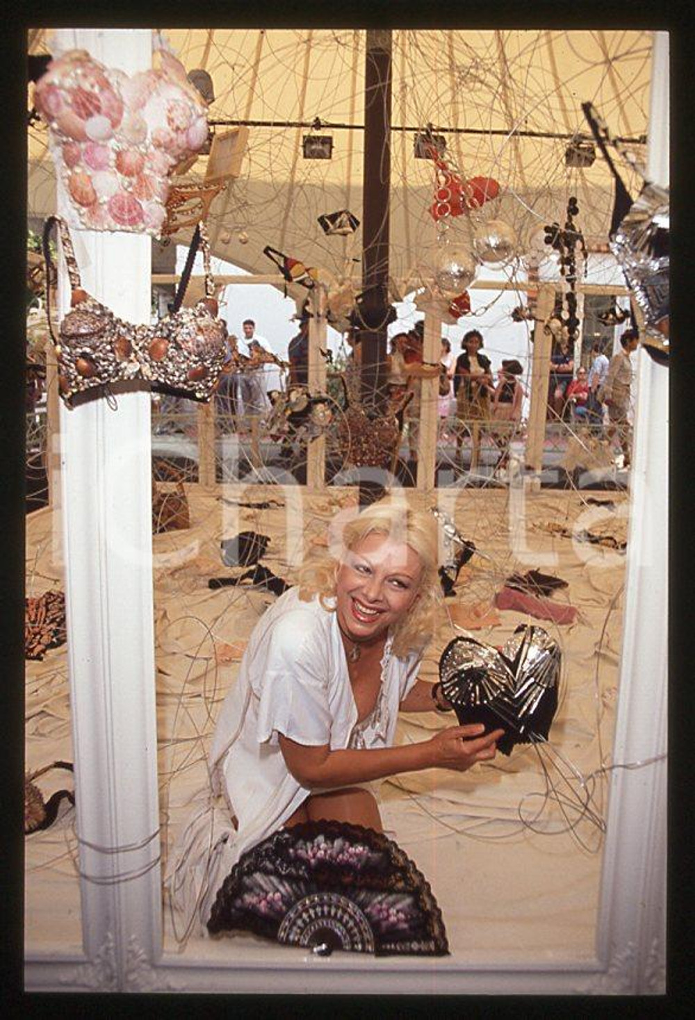 Fotografia d epoca originale Sandra MILO Mostra dei reggiseni 1990 ca  35mm vintage slide 14 1