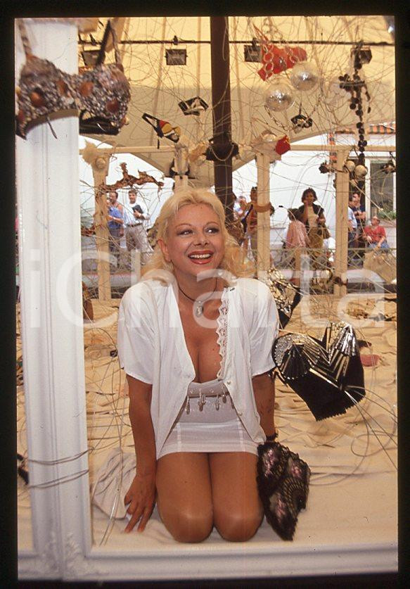 Fotografia d epoca originale Sandra MILO Mostra dei reggiseni 1990 ca  35mm vintage slide 16 1