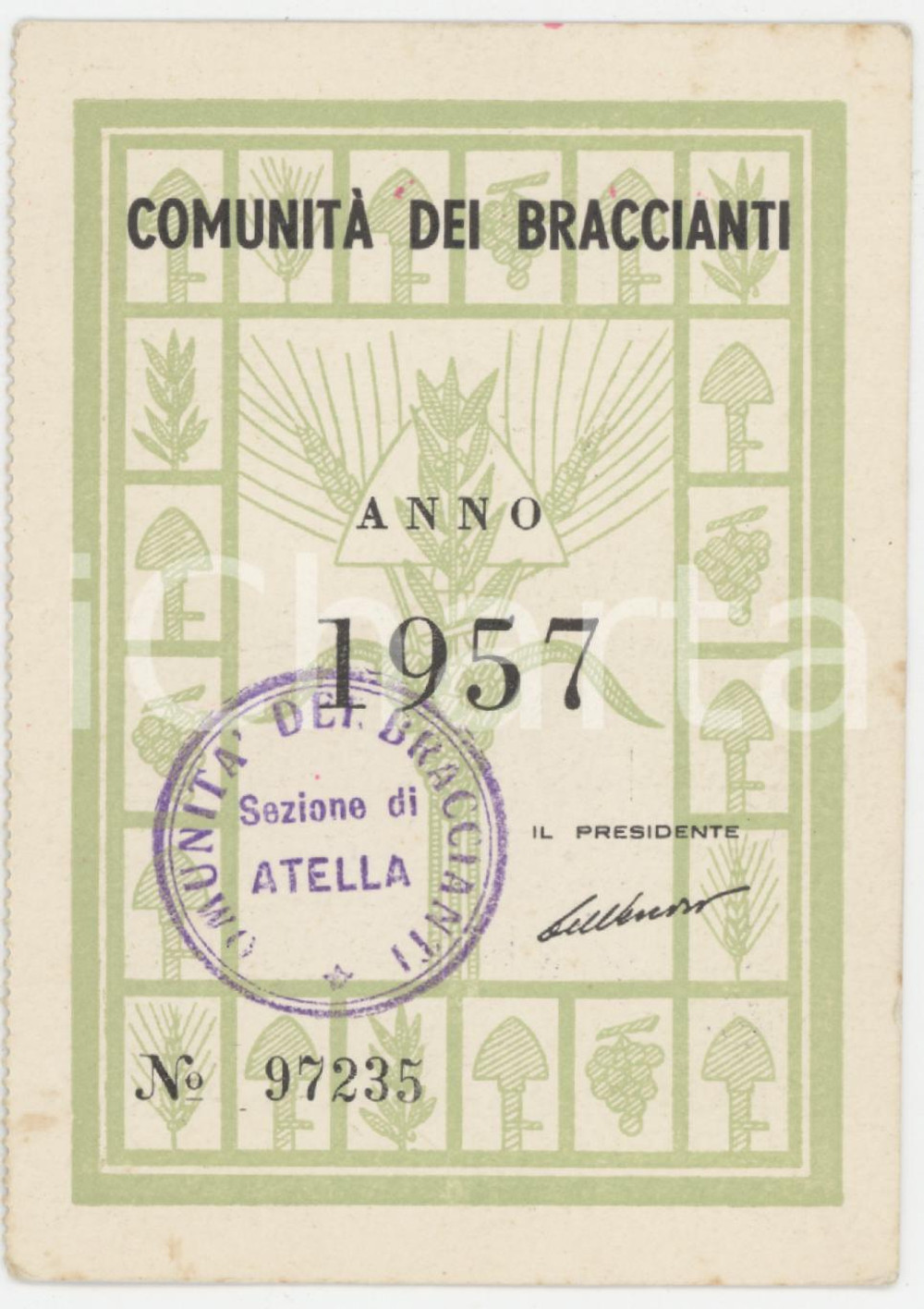 1957 ATELLA Comunità dei braccianti - Tessera 8x11 cm (2) Tessera d'epoca.  FAIR/discreto Lievi smussature agli angoli Formato: 8x11 cm originale e autentica 1