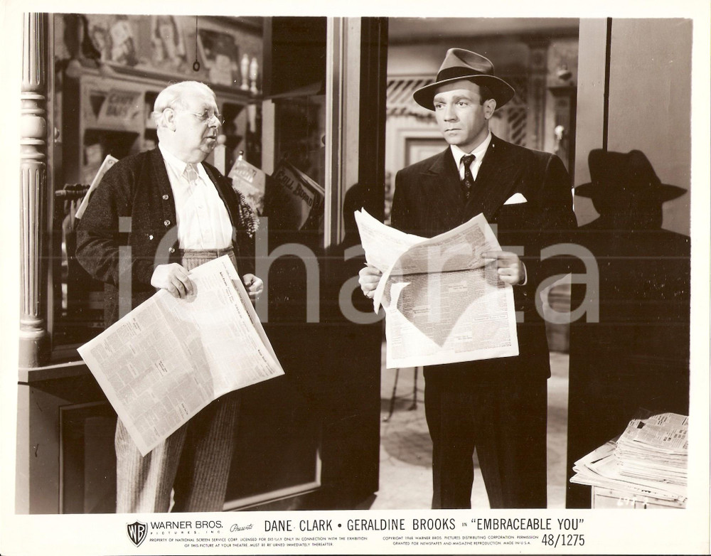 Fotografia d epoca originale 1948 EMBRACEABLE YOU Dane CLARK e S.Z. SAKALL leggono giornale Foto di scena 1