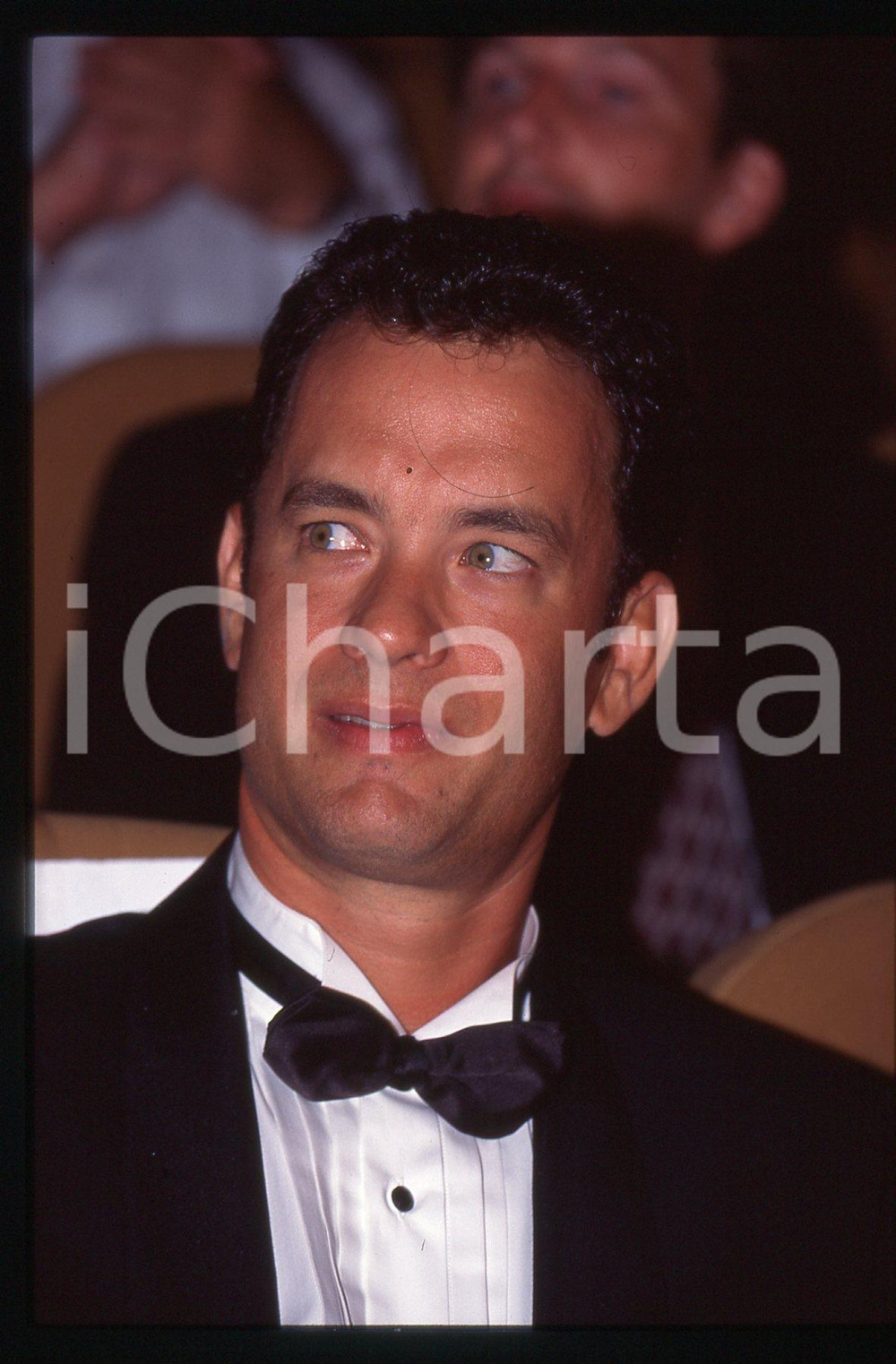 Tom HANKS - FESTIVAL CINEMA CANNES 1995 ca 35 mm vintage slide Diapositiva d'epoca, in formato 35 mm.CONDIZIONI: GOODE' severamente vietata la riproduzione. Tutti i diritti sono riservati.Nella diapositiva ICharta mette in vendita, sul negozio eBay e in esclusiva sul sito "icharta" il proprio archivio composto da numerose diapositive e negativi fotografici d'epoca, tutti originali e autentici, che attraversano la storia del costume italiano tra gli la fine degli anni Sessanta e Novanta.Si tratta di uno sguardo inedito sull'attualit&agrave;, la politica, la vita quotidiana, il gossip e la cultura, che fotografa il cambiamento della nazione in quest'ultimo scorcio del XX secolo. Un'occasione unica per il mercato del collezionismo, che vede finalmente disponibile un archivio eccezionale per vastit&agrave;, tematiche e condizioni, in un settore (il negativo fotografico e la diapositiva) di assoluta novit&agrave; e dalle interessanti prospettive di investimento.  GOOD/buono   originale e autentica 1