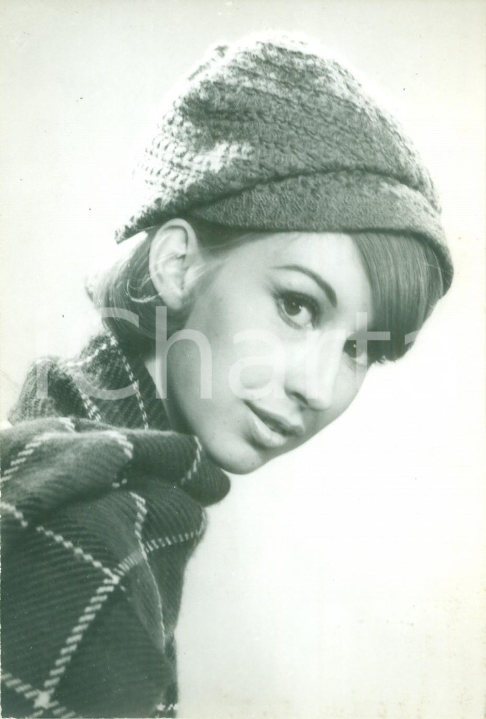 Fotografia d epoca originale 1964 PARIS MODA INVERNALE Modella con cuffia di maglia e sciarpa Fotografia 1