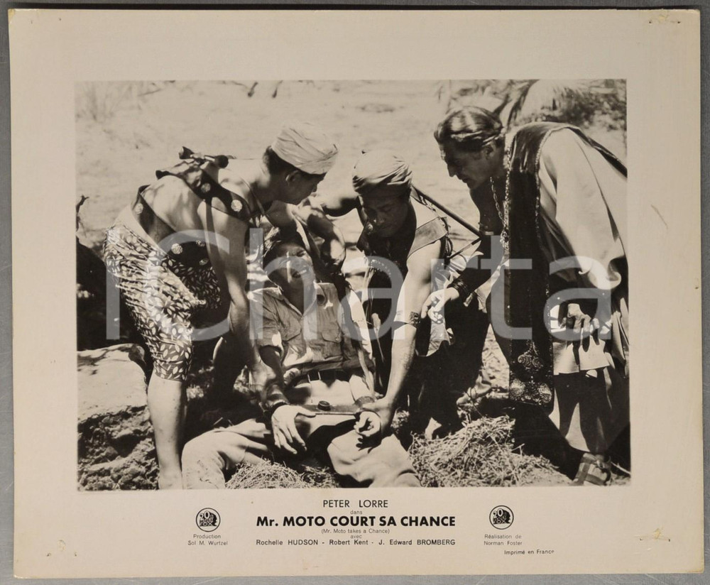 1938 CINEMA Film "Mr. Moto court sa chance" Robert KENT captured *Photo (2) Fotografia d'epoca.CONDIZIONI: POOR (fori angolari e minime sbrecciature marginali)FORMATO: 30x24 cm      originale e autentica 1