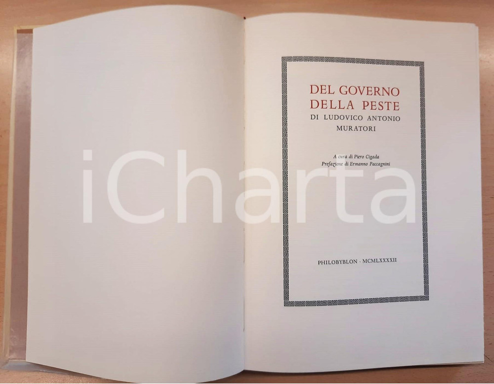 1992 Lodovico Antonio MURATORI Del governo della peste - Ed. PHYLOBIBLON (3) Copertina rigida con sovraccoperta in velina; doratura al taglio; cofanetto in cartoncino.Tiratura in 140 esemplari (il presente è il n°58).PAGINE: 263  FAIR/discreto piccoli strappi alla velina protettiva; lievi piegature al cofanetto, con tracce di colla Formato: 21,5x30 cm originale e autentica 1