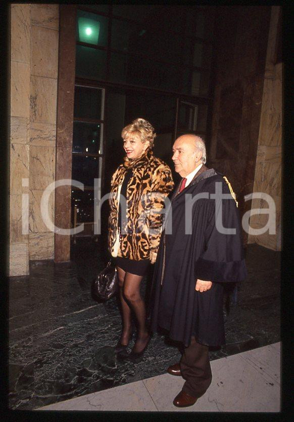 Fotografia d epoca originale Sandra MILO Armando CILLARIO Tribunale di MILANO 1995 ca 35mm vintage slide 1 1