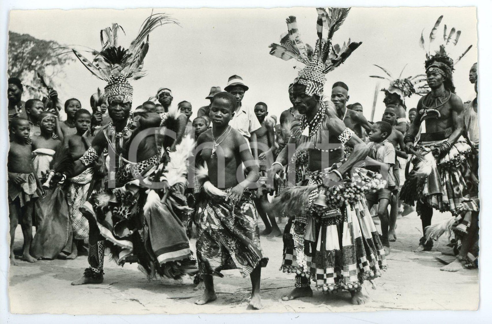 1952 CONGO BELGE - MWEKA - Danses chez les Bakubas *RPPC Photo postcard Fotografia seriale d'epoca, in formato cartolina postale, non viaggiata.CONDIZIONI: FAIR FORMATO: 9x14 cmFOTOGRAFO : Photo-Home - L&eacute;opoldville    originale e autentica 1