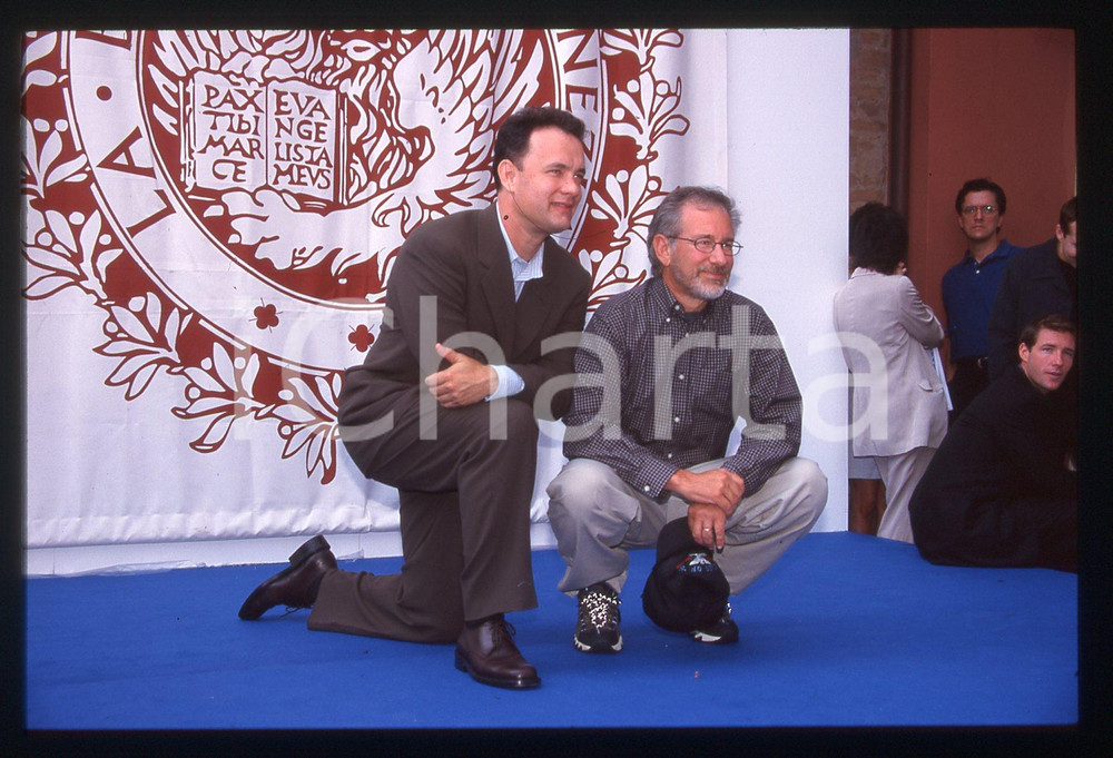 Fotografia d epoca originale Tom HANKS e Steven SPIELBERG FESTIVAL CINEMA VENEZIA 1998 35 mm vintage slide 3 1