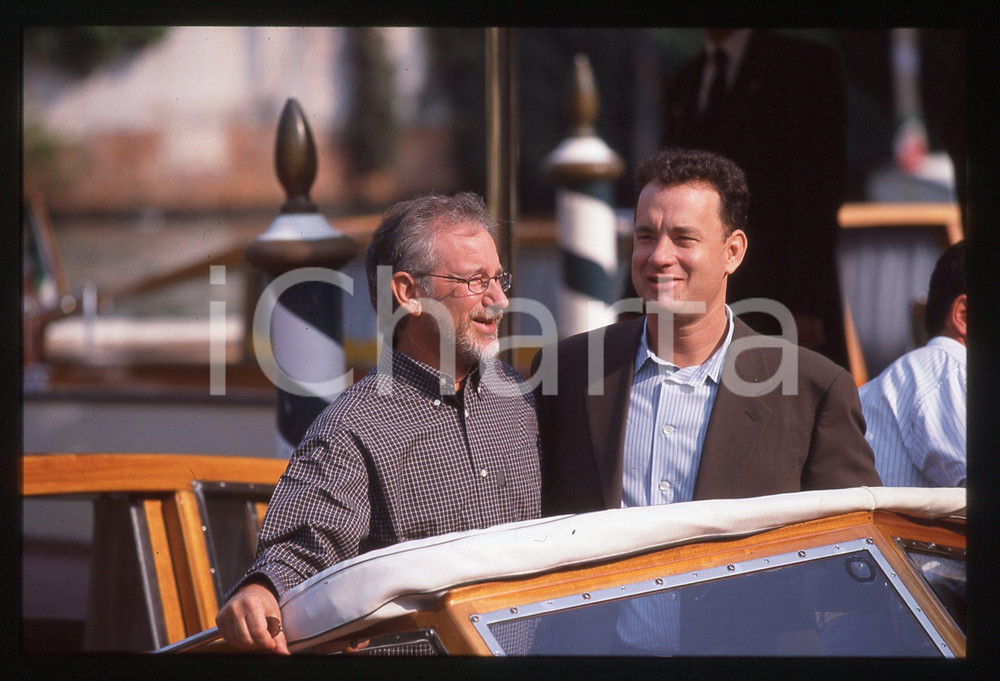 Fotografia d epoca originale Tom HANKS e Steven SPIELBERG FESTIVAL CINEMA VENEZIA 1998 35 mm vintage slide 17 1