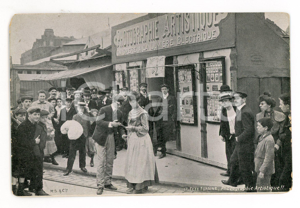 1905 ca FRANCE Fête Foraine - Photographie artistique *Carte postale ANIMEE RARE  Cartolina postale d'epoca, non viaggiata.Pubblicit&agrave; al verso "Chaussures Au bord de la Loire - Angers"CONDIZIONI: G (ma smussature angolari)FORMATO: FP     originale e autentica 1