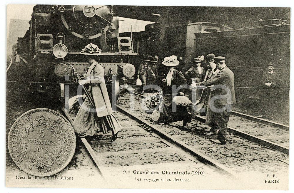 1925 ca FRANCE Grève des cheminots de 1910 Voyageurs en détresse ^Carte postale  Cartolina postale d'epoca, non viaggiata.  GOOD/buono  Formato: 14x9 cm originale e autentica 1