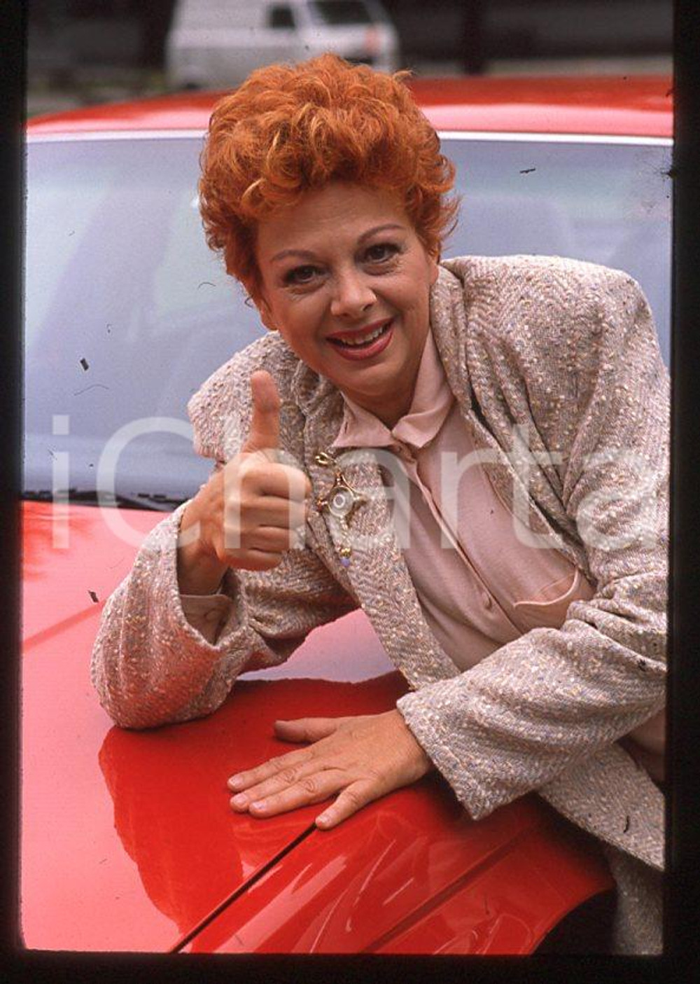 Fotografia d epoca originale Sandra MILO Ritratto con automobile 1985 ca 35mm vintage slide 3 1