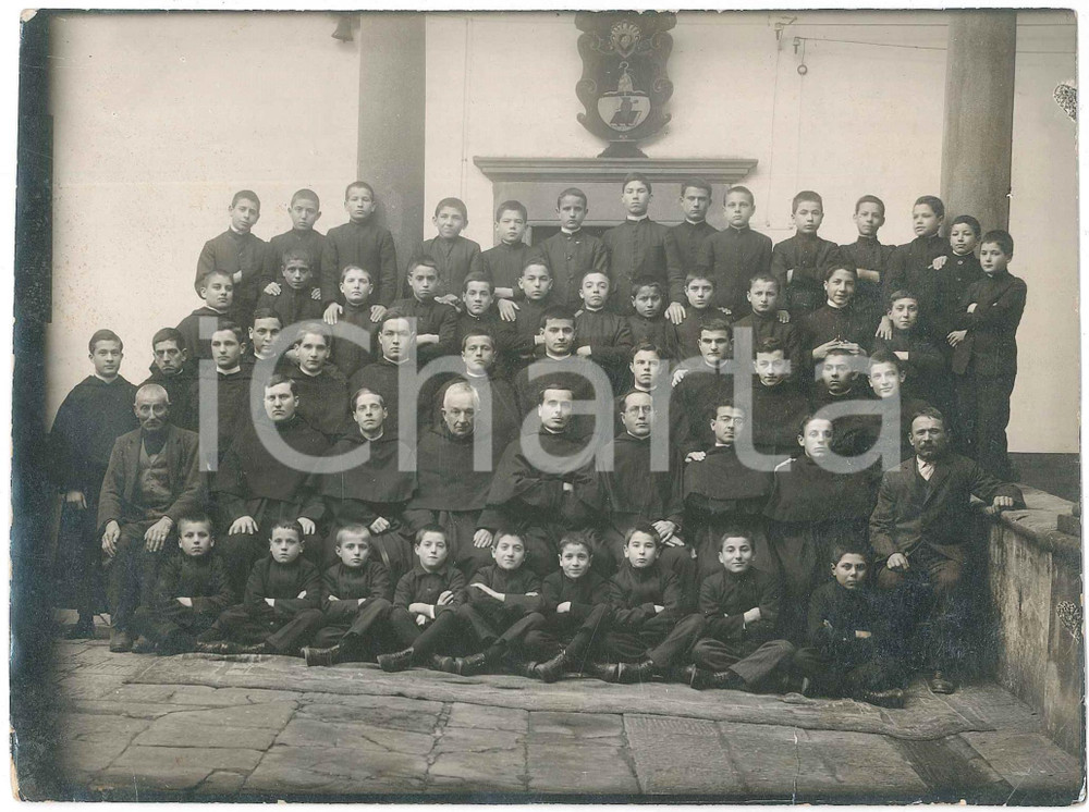 1910 ca ITALIA Collegio religioso maschile - Ritratto con i frati *Foto 17x12 cm  Fotografia d'epoca. FAIR/discreto piegatura angolare Formato: 17x12 cm originale e autentica 1