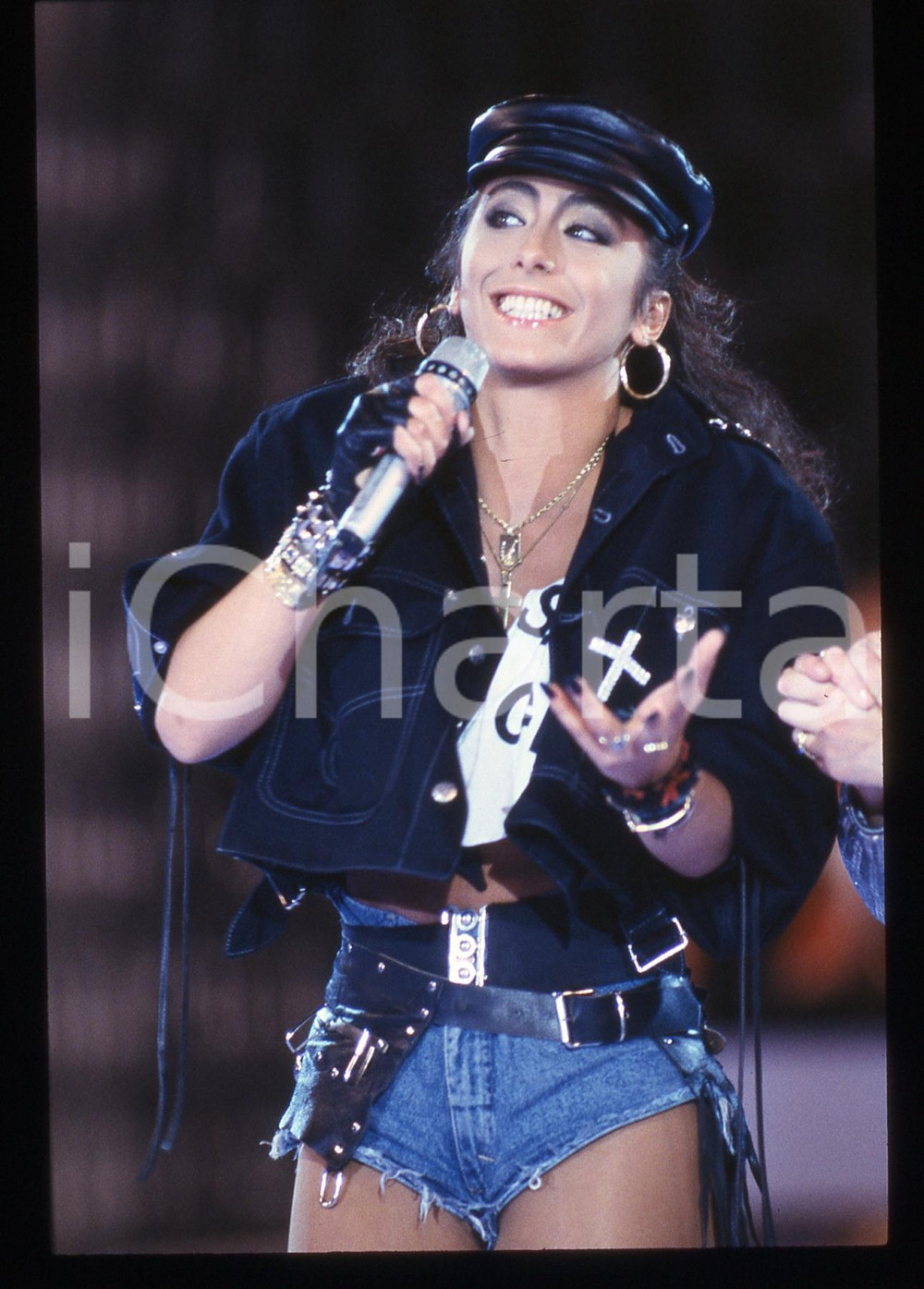 Fotografia d epoca originale 35mm vintage slide 1990ca Sabrina SALERNO in concerto 34 1