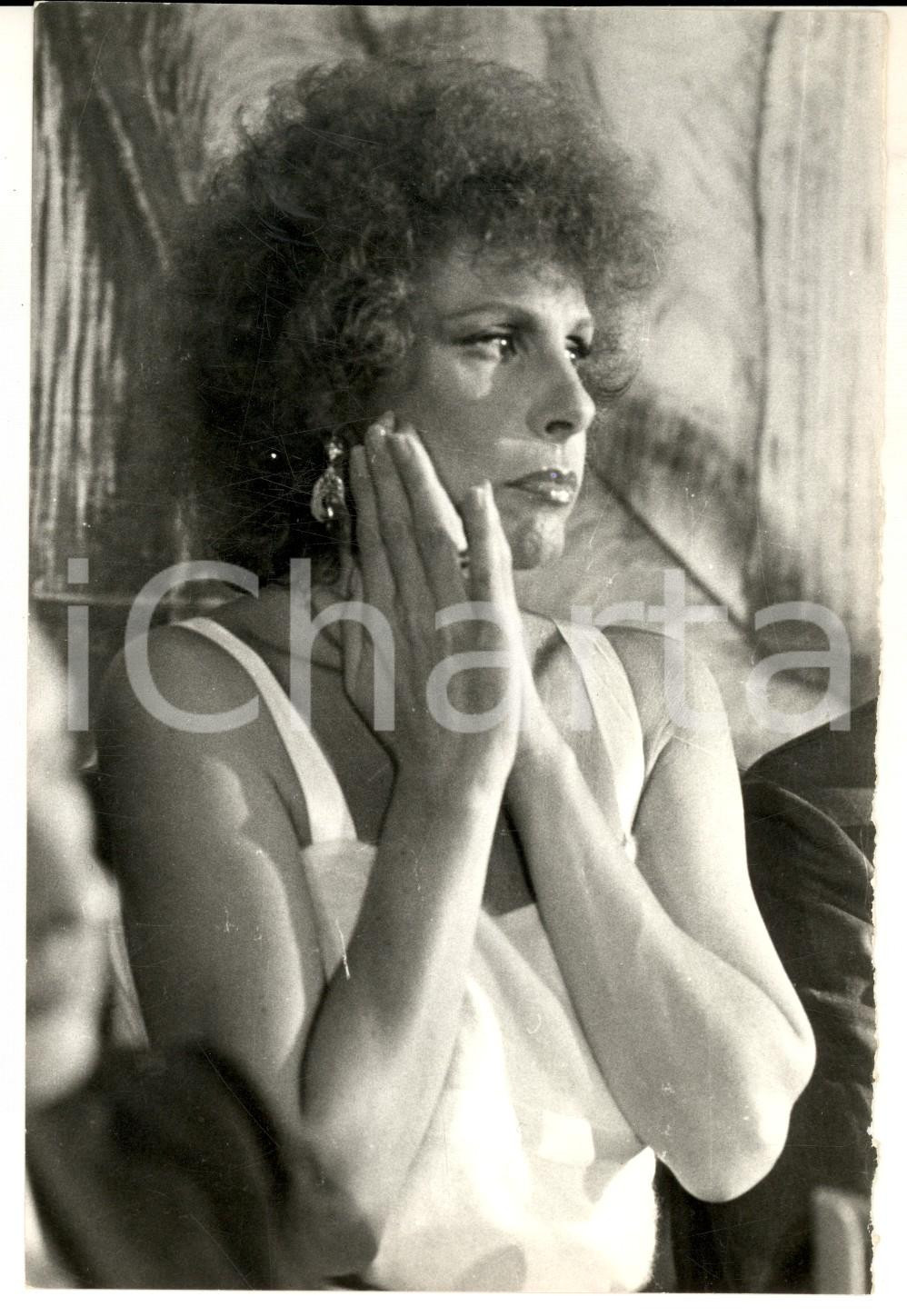 Fotografia d epoca originale 1975 ca MUSICA Ritratto della cantante Ornella VANONI  Foto 12x18 cm 1