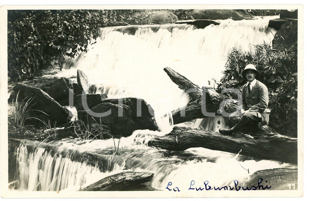 1930 ca CONGO BELGE - KATANGA - Homme près de la Lubumbashi ^Photo L. GABRIEL 11 Fotografia originale d'epoca, in formato cartolina postale.FOTOGRAFO: L&eacute;opold Gabriel - Panda - Katanga  GOOD/buono  Formato: 14x9 cm originale e autentica 1