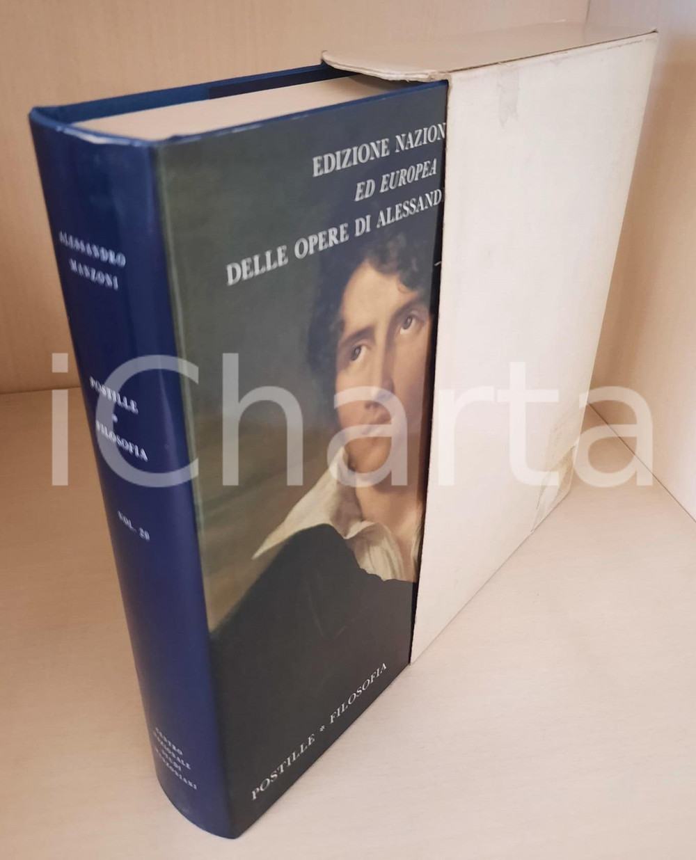 2002 Alessandro MANZONI Postille - Filosofia - Vol. 20 *Ed. Nazionale (4) Edizione Nazionale ed Europea delle opere di Alessandro Manzoni. Legatura in tela blu, logo "Casa del Manzoni" in oro al centro del piatto, sovraccoperta illustrata, cofanetto in cartoncino.Composizione dei testi nella versione VAL del carattere Baskerville, realizzato nella Stamperia Valdonega ad Arbizzano di Verona.PAGINE: 410EDITORE: Centro Nazionale Studi Manzoniani - Milano GOOD/buono volume intonso, ma il cofanetto presenta abrasioni Formato: 22x14 cm originale e autentica 1