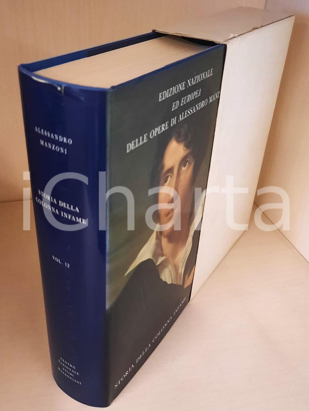 2002 Alessandro MANZONI Storia della colonna infame - Vol. 12 *Ed. Nazionale (1) Edizione Nazionale ed Europea delle opere di Alessandro Manzoni. Legatura in tela blu, logo "Casa del Manzoni" in oro al centro del piatto, sovraccoperta illustrata, cofanetto in cartoncino.Composizione dei testi nella versione VAL del carattere Baskerville, realizzato nella Stamperia Valdonega ad Arbizzano di Verona.PAGINE: 592EDITORE: Centro Nazionale Studi Manzoniani - Milano FAIR/discreto volume intonso, ma minimo strappo alla sovraccoperta e il cofanetto presenta abrasioni e macchie Formato: 22x14 cm originale e autentica 1