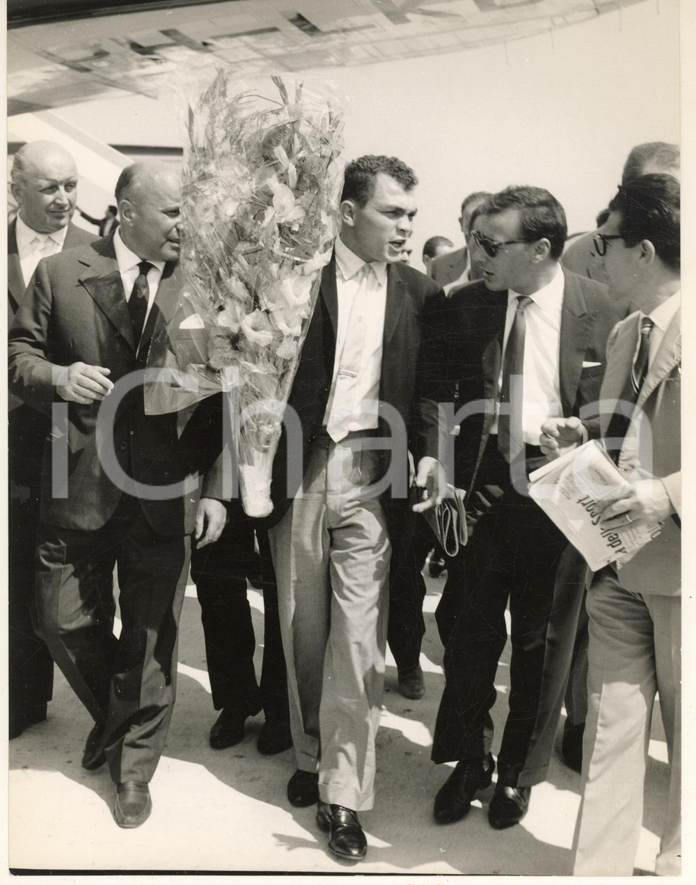 Fotografia d epoca originale 1960 MILANO BOXE Carlos ORTIZ arriva per l incontro con Duilio LOI Foto 18x24 1