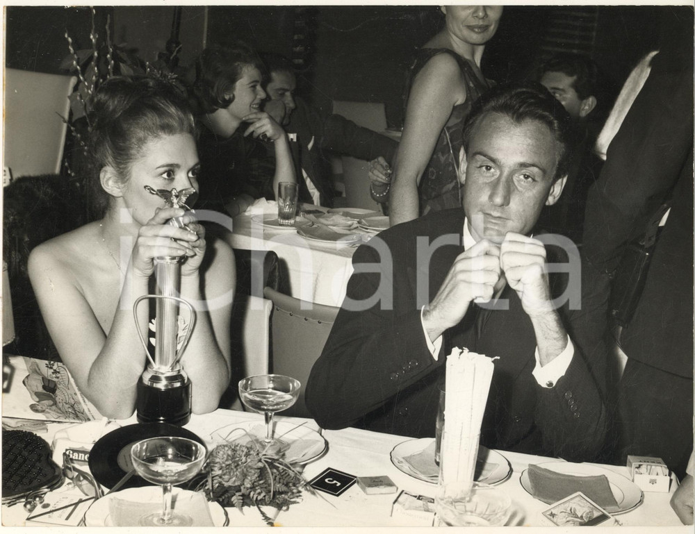 Fotografia d epoca originale 1960 ROMA Giorgia MOLL con Antonio De CESARI in un locale romano Foto 24x18 cm 1