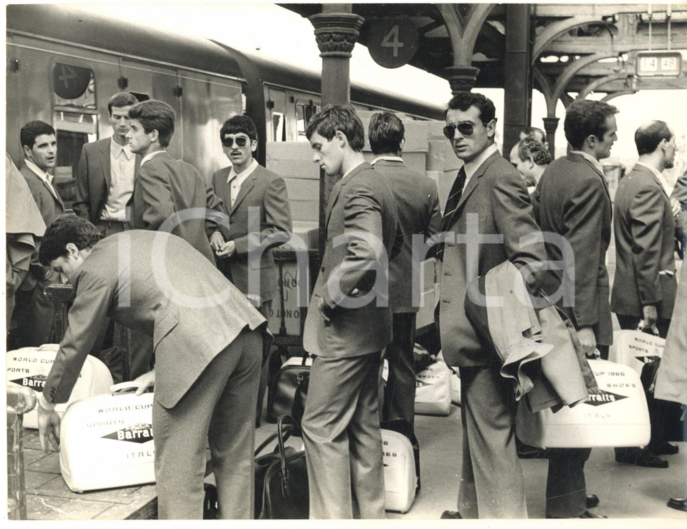 Fotografia d epoca originale 1966 MIDDLESBROUGH FIFA Coppa Jules RIMET PERANI FACCHETTI RIVERA MERONI BERTINI 1