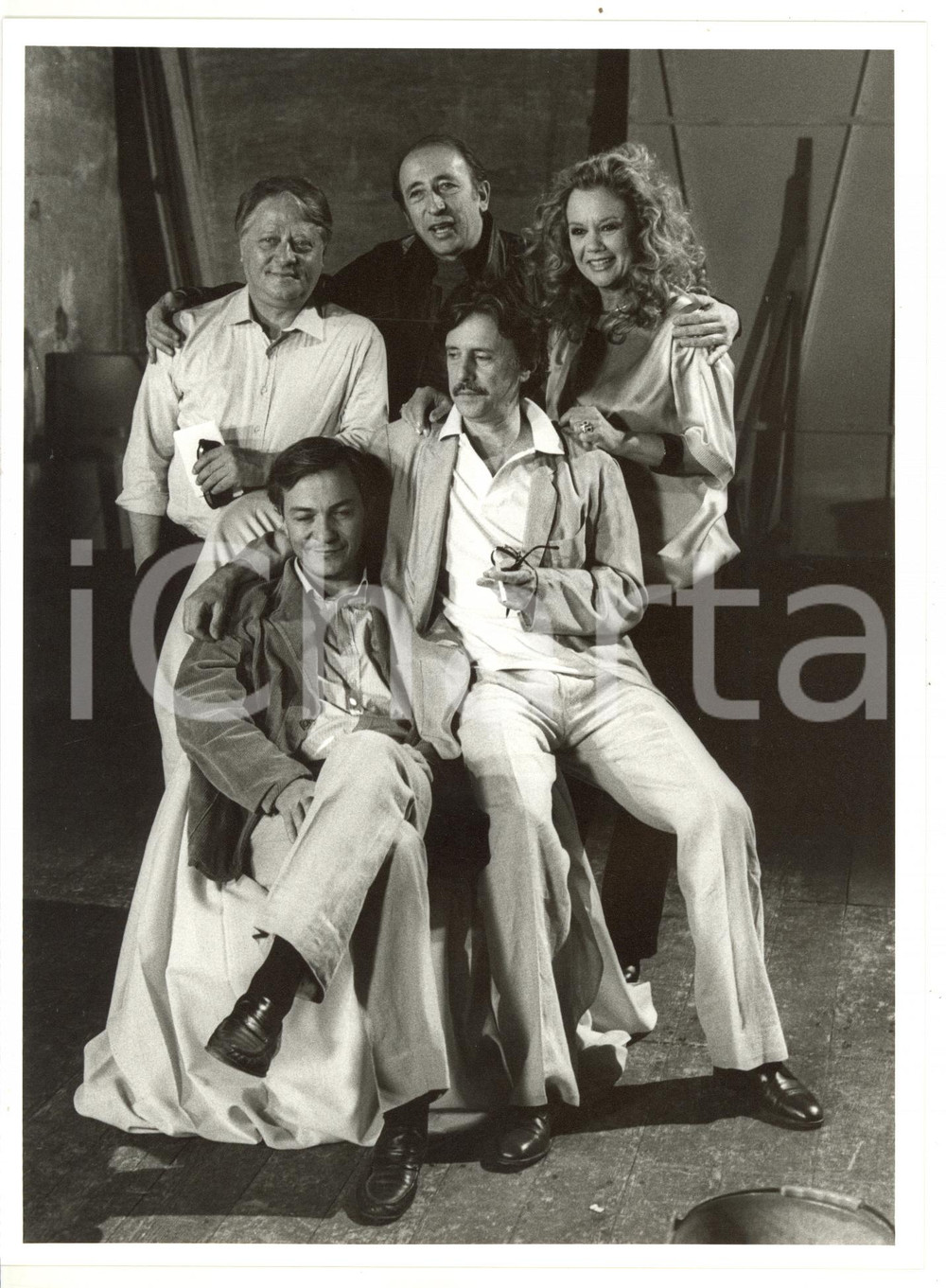 1986 RAI 2 Fuori Scena - Valeria MORICONI - Enzo MUZII - Massimo DE FRANCOVICH Fotografia di agenzia. CONDIZIONI: GFORMATO: 18x24 cm    originale e autentica 1