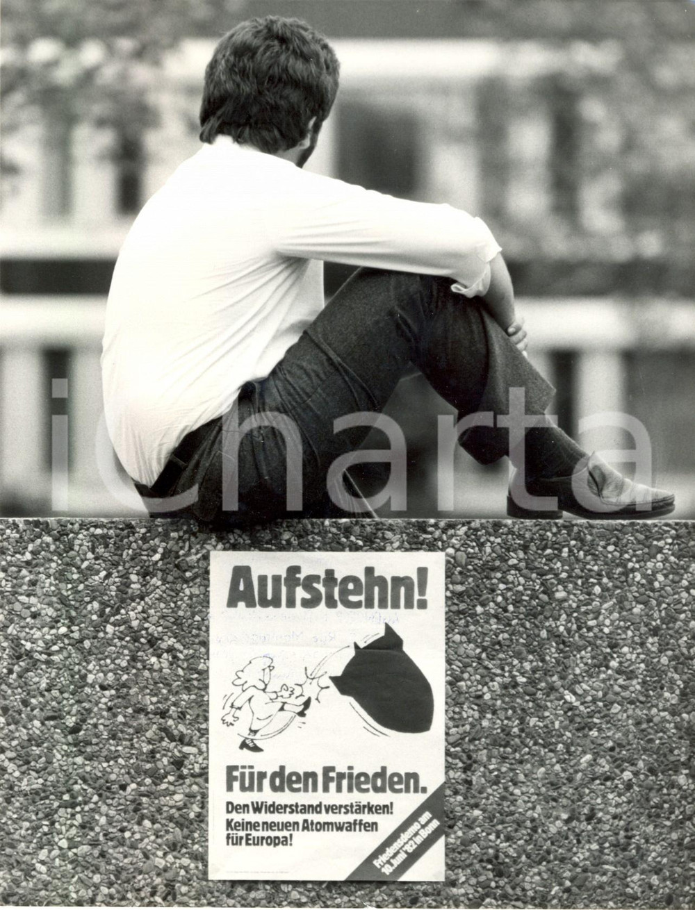 Fotografia d epoca originale 1982 BONN Aufstehen fur den Frieden Ragazzo durante manifestazione per la pace 1