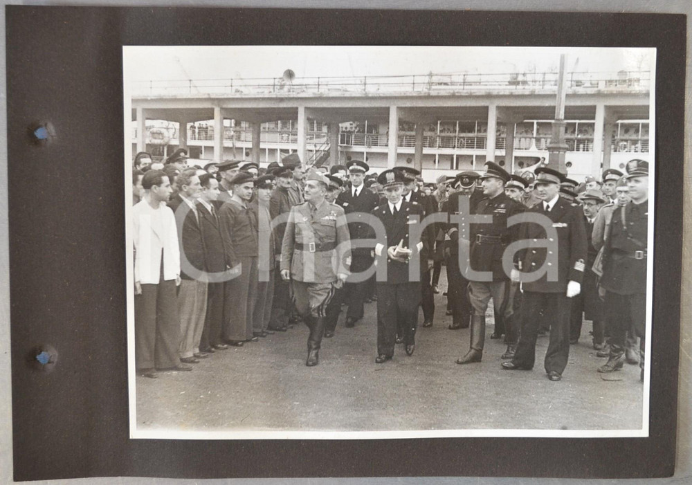 Fotografia d epoca originale 1941 WW2 NAPOLI Folla accoglie Ugo CAVALLERO con delegazione KRIEGSMARINE Foto 1