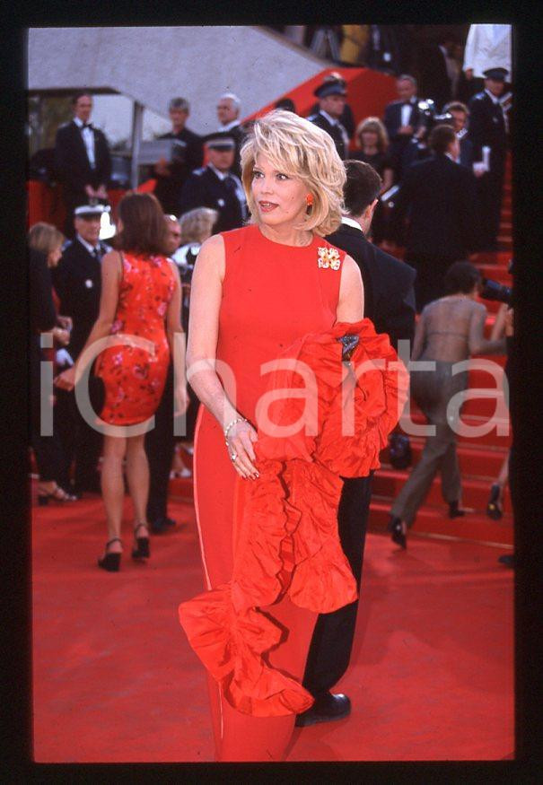 Fotografia d epoca originale Amanda LEAR Red carpet CANNES 1995 ca 35 mm vintage slide 56 1