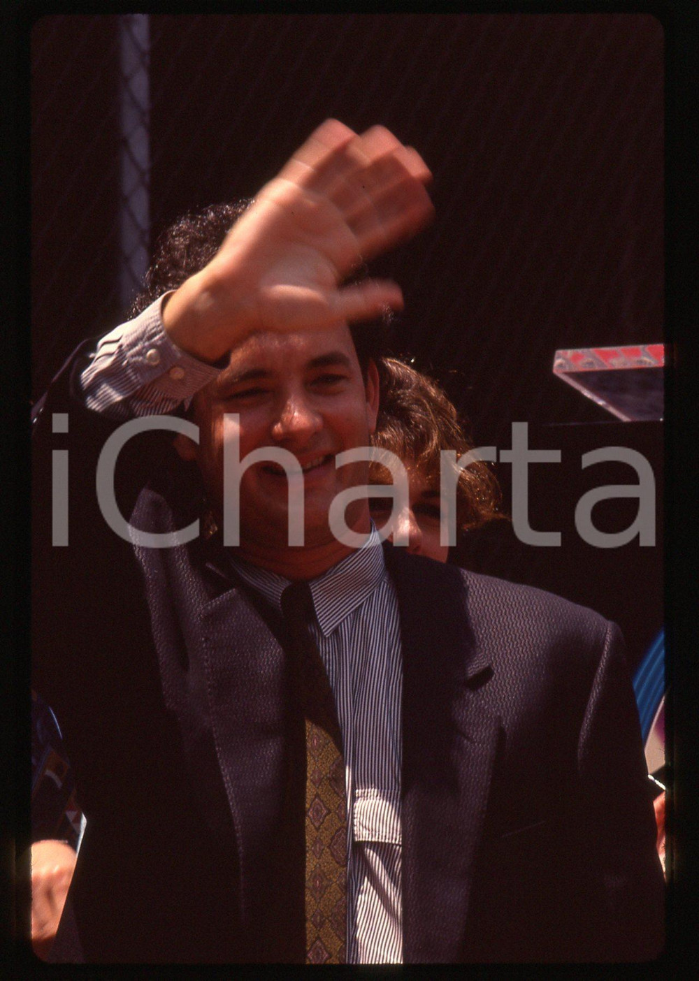 Tom HANKS - WALK OF FAME HOLLYWOOD 1992 35 mm vintage slide 2 Diapositiva d'epoca, in formato 35 mm.CONDIZIONI: GOODE' severamente vietata la riproduzione. Tutti i diritti sono riservati.ICharta mette in vendita, sul negozio eBay e in esclusiva sul sito "icharta" il proprio archivio composto da numerose diapositive e negativi fotografici d'epoca, tutti originali e autentici, che attraversano la storia del costume italiano tra gli la fine degli anni Sessanta e Novanta.Si tratta di uno sguardo inedito sull'attualità, la politica, la vita quotidiana, il gossip e la cultura, che fotografa il cambiamento della nazione in quest'ultimo scorcio del XX secolo. Un'occasione unica per il mercato del collezionismo, che vede finalmente disponibile un archivio eccezionale per vastità, tematiche e condizioni, in un settore (il negativo fotografico e la diapositiva) di assoluta novità e dalle interessanti prospettive di investimento.  GOOD/buono   originale e autentica 1