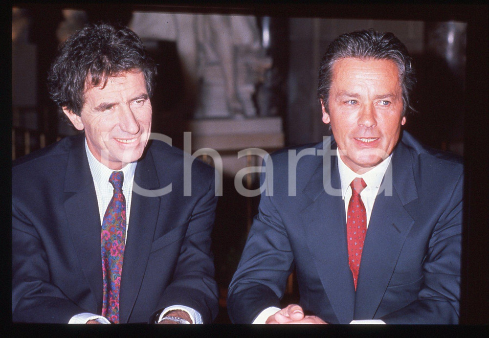 Alain DELON - CINEMA 1990 ca 35 mm vintage slide 12 Diapositiva d'epoca, in formato 35 mm.CONDIZIONI: GOODE' severamente vietata la riproduzione. Tutti i diritti sono riservati.ICharta mette in vendita, sul negozio eBay e in esclusiva sul sito "icharta" il proprio archivio composto da numerose diapositive e negativi fotografici d'epoca, tutti originali e autentici, che attraversano la storia del costume italiano tra gli la fine degli anni Sessanta e Novanta.Si tratta di uno sguardo inedito sull'attualità, la politica, la vita quotidiana, il gossip e la cultura, che fotografa il cambiamento della nazione in quest'ultimo scorcio del XX secolo. Un'occasione unica per il mercato del collezionismo, che vede finalmente disponibile un archivio eccezionale per vastità, tematiche e condizioni, in un settore (il negativo fotografico e la diapositiva) di assoluta novità e dalle interessanti prospettive di investimento.  GOOD/buono   originale e autentica 1