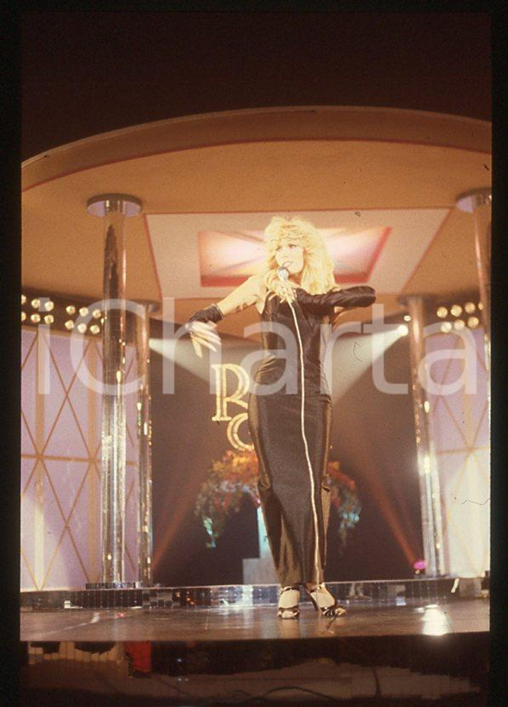 Fotografia d epoca originale Amanda LEAR canta a RIVA DEL GARDA 1983  35 mm vintage slide 55 1