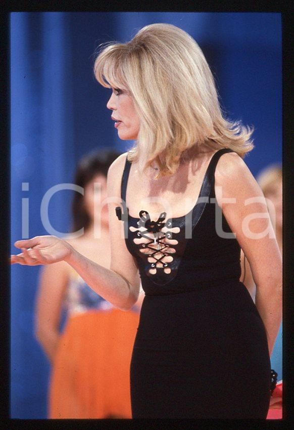 Fotografia d epoca originale Amanda LEAR conduce programma TV 1995 ca  35 mm vintage slide 9 1