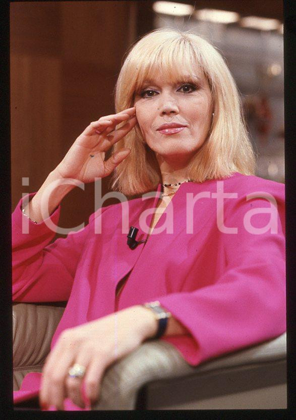 Fotografia d epoca originale Amanda LEAR durante trasmissione tv 1995 ca  35 mm vintage slide 6 1