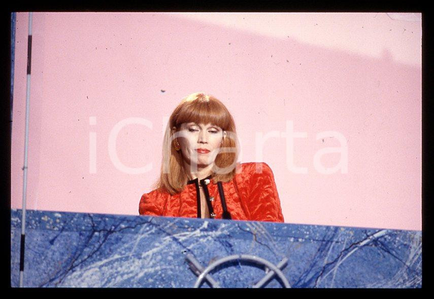 Fotografia d epoca originale Amanda LEAR Il gioco dei 9 CANALE 5 1990 ca  35 mm vintage slide 4 1